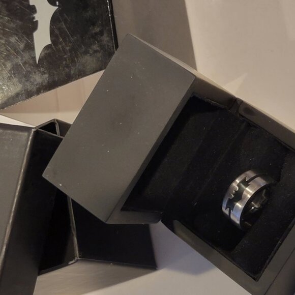 BATMAN Dark Knight Stainless Steel Puzzle Ring Size 8 - Picture 14 of 15
